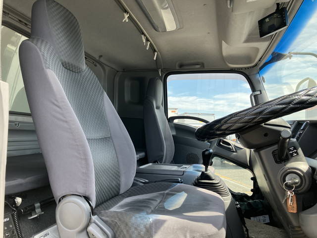 いすゞフォワードアルミウイング中型（4t）[写真32]