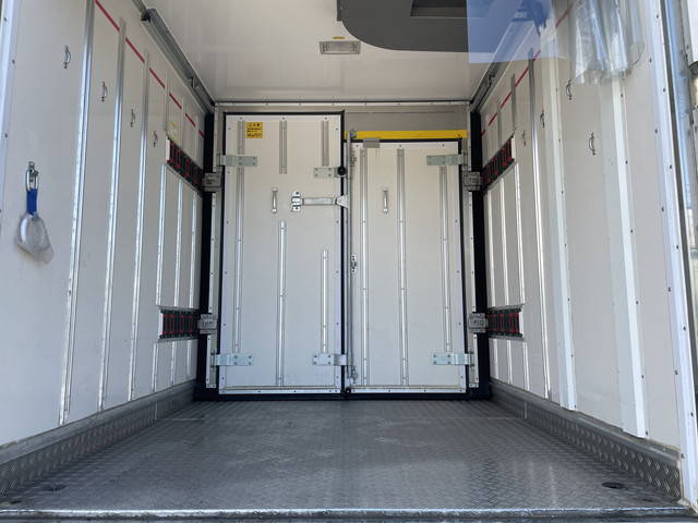 いすゞエルフ冷凍車（冷蔵車）小型（2t・3t）[写真13]