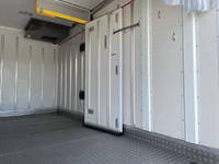 いすゞエルフ冷凍車（冷蔵車）小型（2t・3t）[写真15]