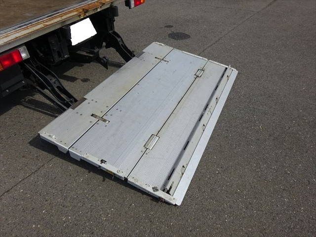 三菱ふそうキャンターアルミバン小型（2t・3t）[写真16]