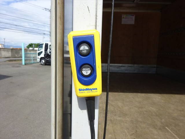 三菱ふそうキャンターアルミバン小型（2t・3t）[写真20]