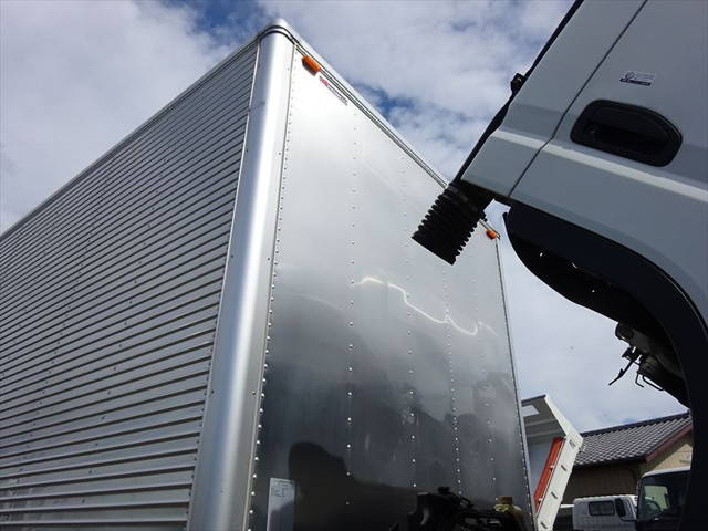 三菱ふそうキャンターアルミバン小型（2t・3t）[写真38]