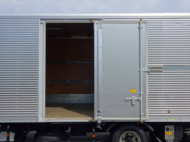 三菱ふそうキャンターアルミバン小型（2t・3t）[写真04]