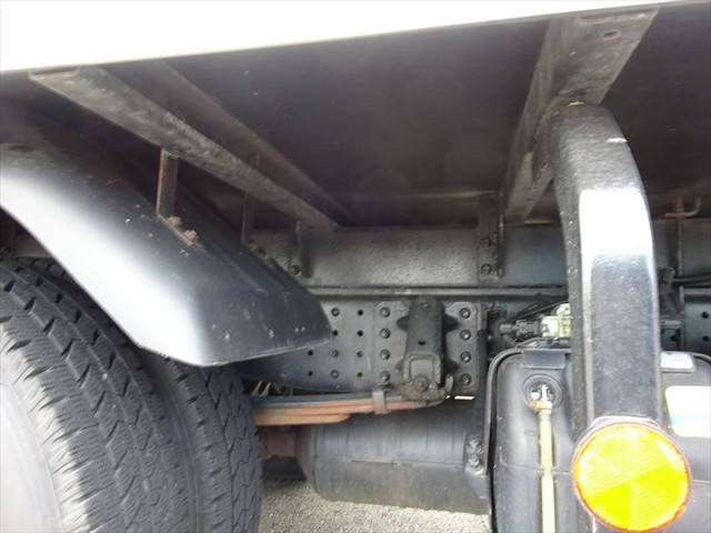 三菱ふそうキャンターアルミバン小型（2t・3t）[写真09]