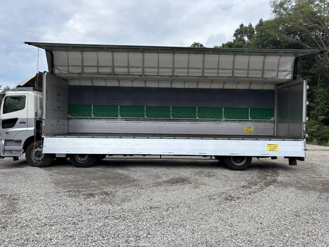 日野プロフィア幌ウイング大型（10t）[写真17]
