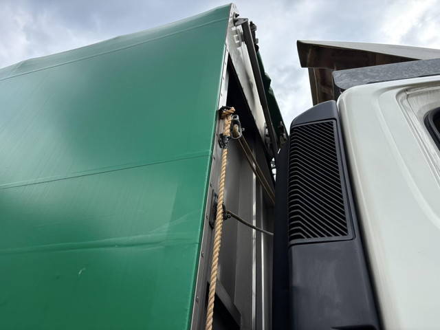 日野プロフィア幌ウイング大型（10t）[写真18]