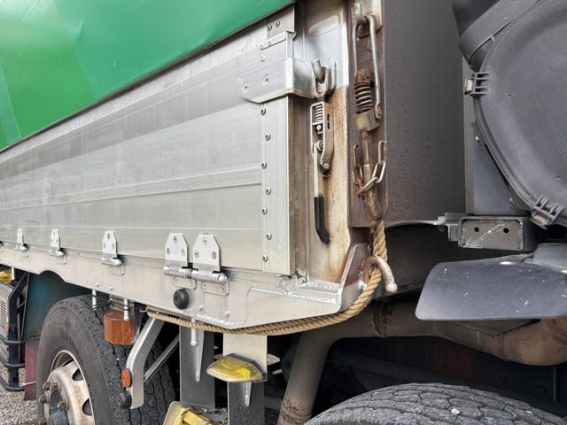 日野プロフィア幌ウイング大型（10t）[写真19]