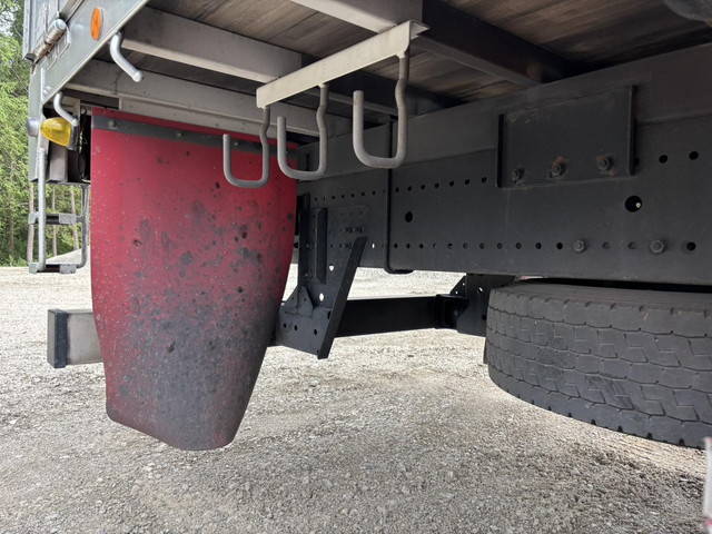 日野プロフィア幌ウイング大型（10t）[写真23]