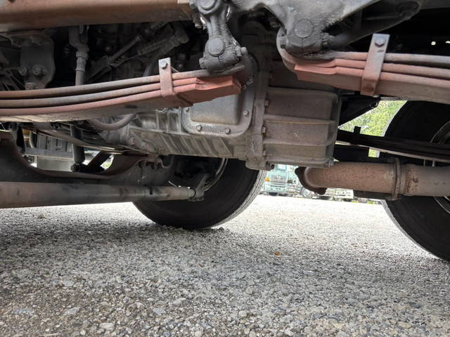 日野プロフィア幌ウイング大型（10t）[写真25]