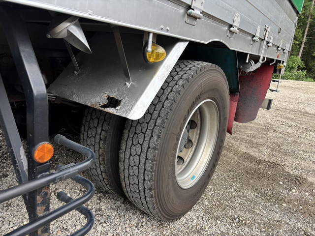 日野プロフィア幌ウイング大型（10t）[写真27]