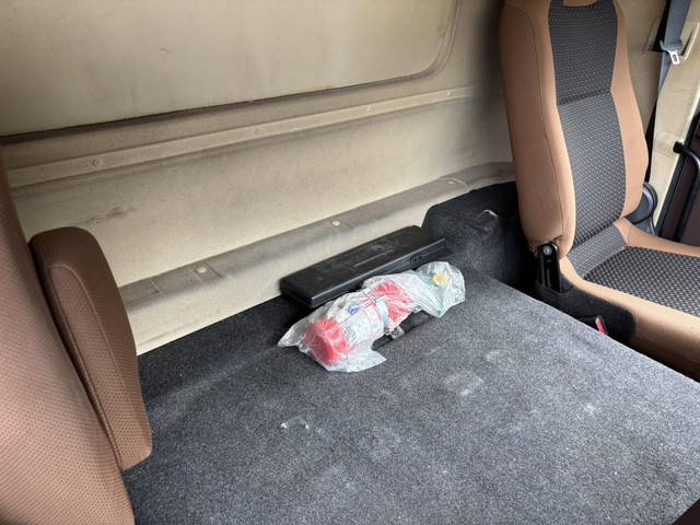 日野プロフィア幌ウイング大型（10t）[写真30]