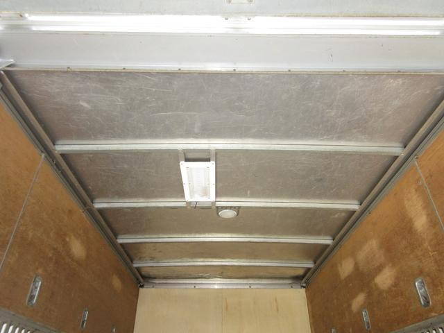 日野デュトロパネルバン小型（2t・3t）[写真15]