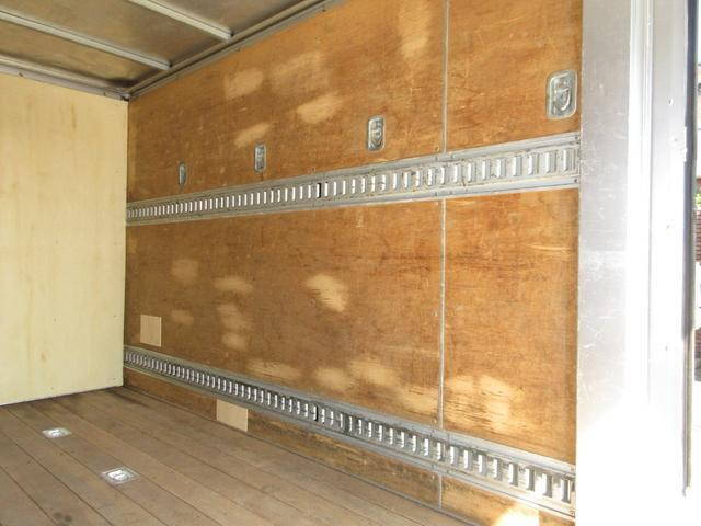 日野デュトロパネルバン小型（2t・3t）[写真16]