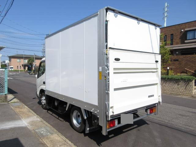 日野デュトロパネルバン小型（2t・3t）[写真02]