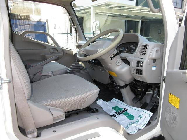 日野デュトロパネルバン小型（2t・3t）[写真06]