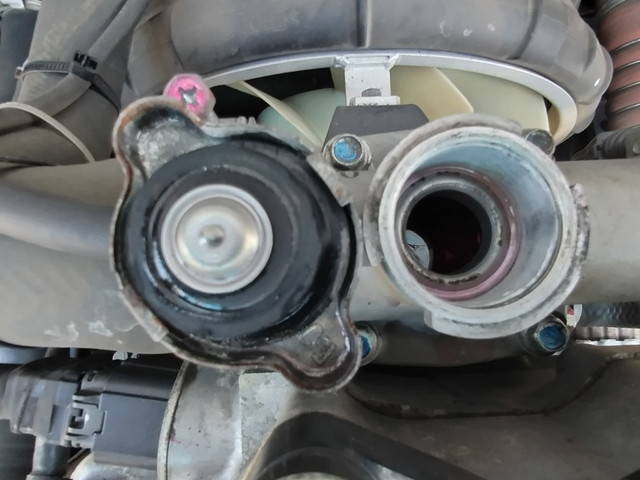 三菱ふそうファイター平ボディ増トン（6t・8t）[写真11]