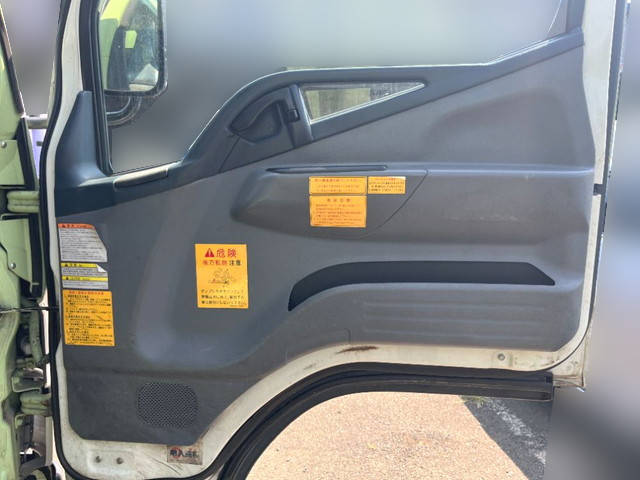 三菱ふそうキャンターパッカー車（塵芥車）小型（2t・3t）[写真28]