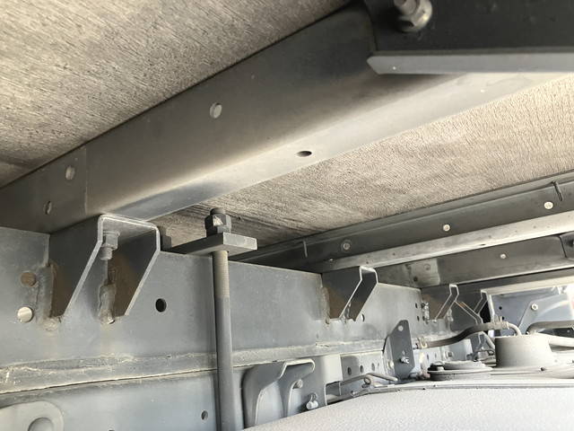 三菱ふそうキャンターガッツアルミバン小型（2t・3t）[写真24]