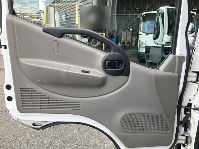 三菱ふそうキャンターガッツアルミバン小型（2t・3t）[写真28]