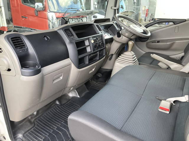 三菱ふそうキャンターガッツアルミバン小型（2t・3t）[写真30]