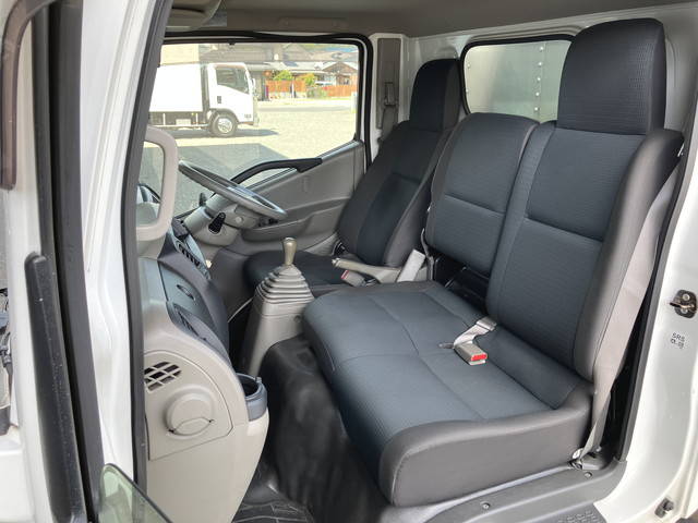 三菱ふそうキャンターガッツアルミバン小型（2t・3t）[写真31]