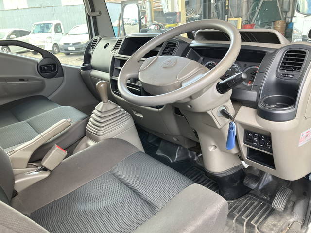 三菱ふそうキャンターガッツアルミバン小型（2t・3t）[写真33]