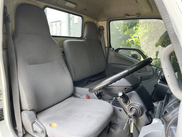 日野デュトロ平ボディ小型（2t・3t）[写真32]