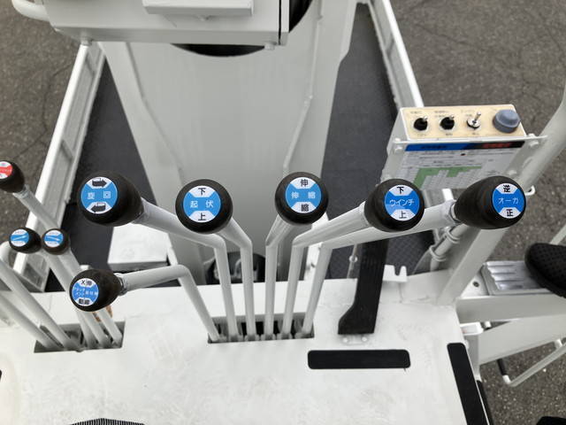 日野レンジャー穴掘建柱車中型（4t）[写真13]