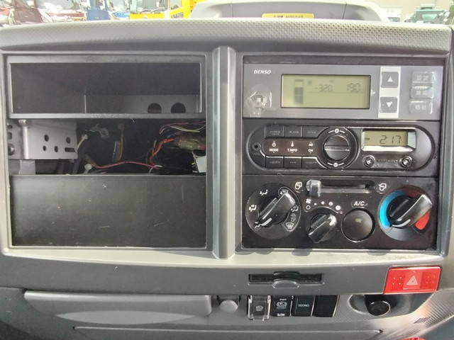 いすゞエルフ冷凍車（冷蔵車）小型（2t・3t）[写真27]