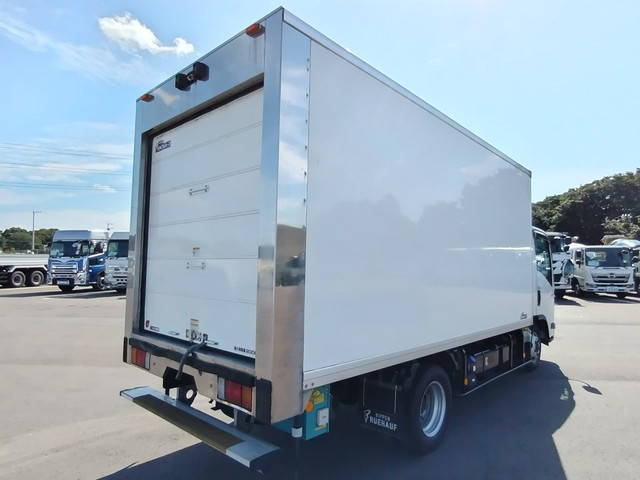 いすゞエルフ冷凍車（冷蔵車）小型（2t・3t）[写真04]