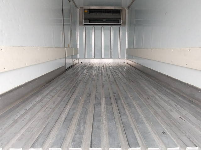 いすゞエルフ冷凍車（冷蔵車）小型（2t・3t）[写真07]