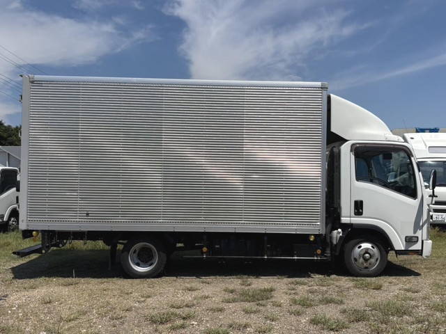 いすゞエルフアルミバン小型（2t・3t）[写真04]