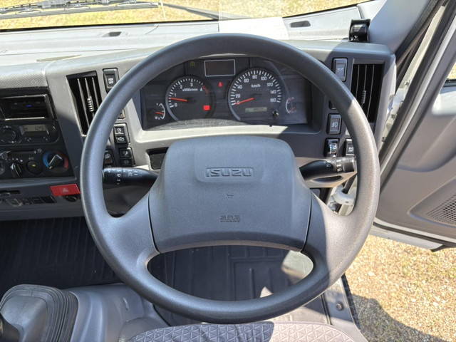 いすゞエルフアルミバン小型（2t・3t）[写真09]