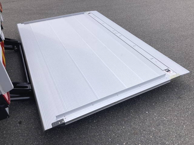 三菱ふそうファイターアルミウイング中型（4t）[写真10]