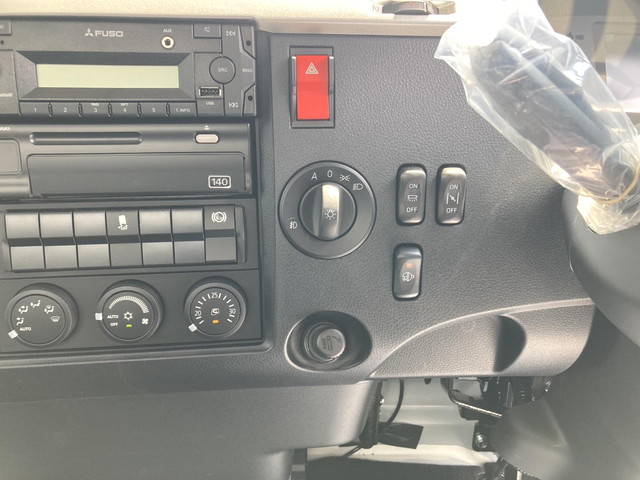 三菱ふそうファイターアルミウイング中型（4t）[写真24]