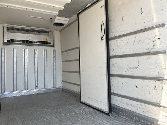 いすゞエルフ冷凍車（冷蔵車）小型（2t・3t）[写真15]