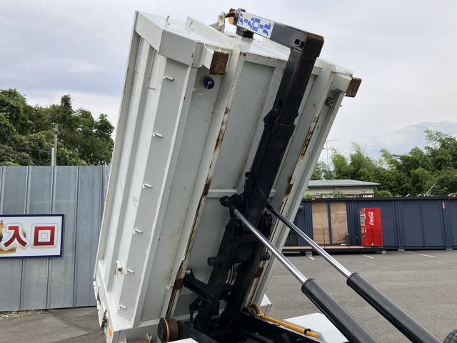 三菱ふそうキャンターコンテナ専用車小型（2t・3t）[写真17]