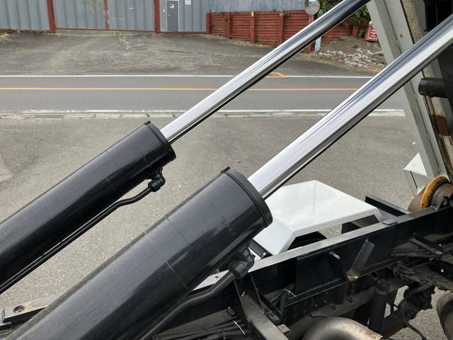 三菱ふそうキャンターコンテナ専用車小型（2t・3t）[写真18]