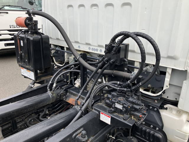 三菱ふそうキャンターコンテナ専用車小型（2t・3t）[写真24]