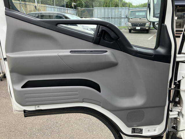 三菱ふそうキャンターコンテナ専用車小型（2t・3t）[写真27]