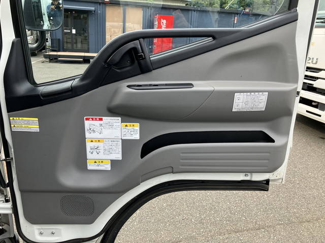 三菱ふそうキャンターコンテナ専用車小型（2t・3t）[写真28]