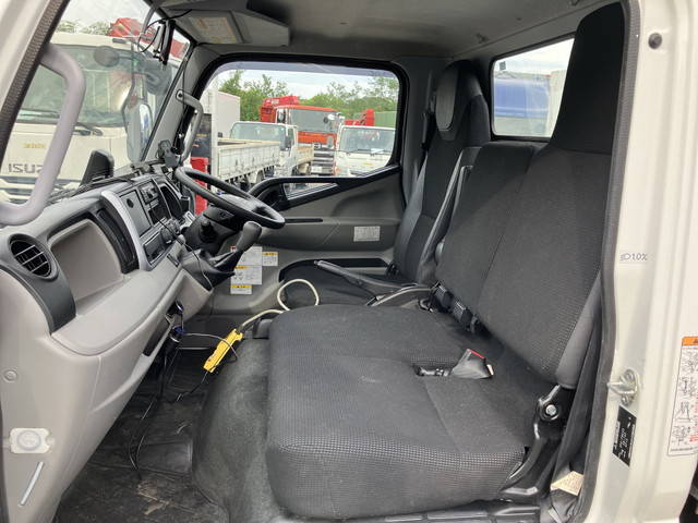 三菱ふそうキャンターコンテナ専用車小型（2t・3t）[写真29]