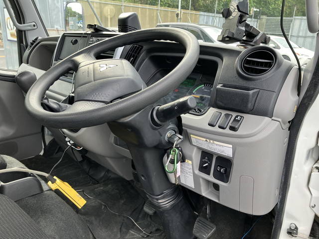 三菱ふそうキャンターコンテナ専用車小型（2t・3t）[写真32]