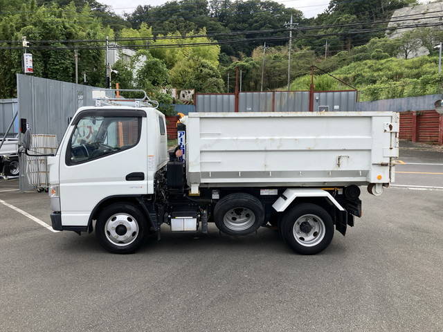 三菱ふそうキャンターコンテナ専用車小型（2t・3t）[写真05]