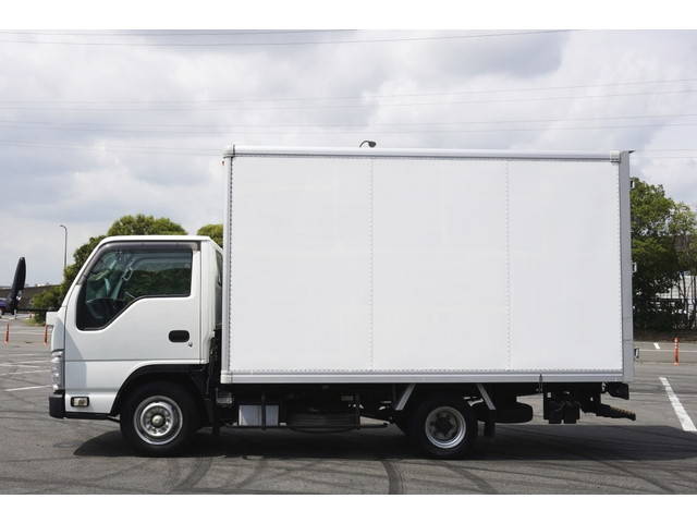 いすゞエルフパネルバン小型（2t・3t）[写真06]