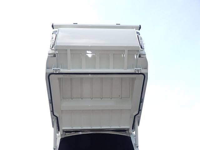 日野レンジャーパッカー車（塵芥車）中型（4t）[写真10]