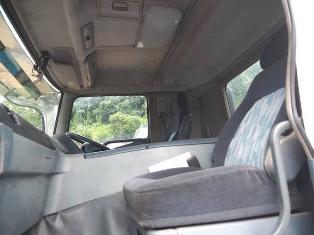 三菱ふそうスーパーグレートコンテナ専用車大型（10t）[写真33]