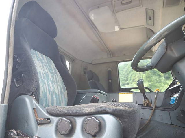 三菱ふそうスーパーグレートコンテナ専用車大型（10t）[写真34]