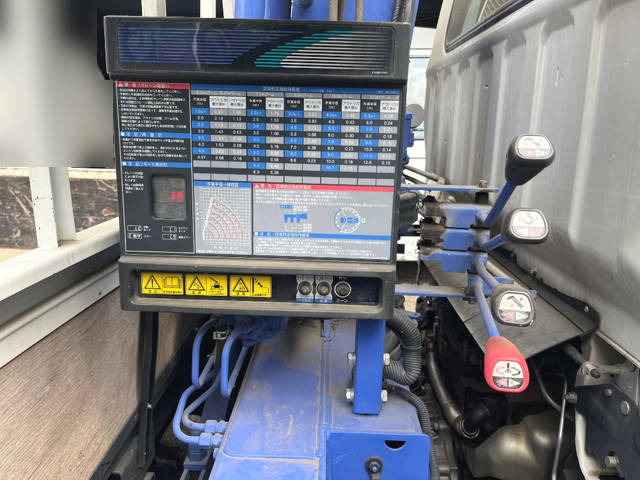 三菱ふそうキャンタークレーン6段小型（2t・3t）[写真17]