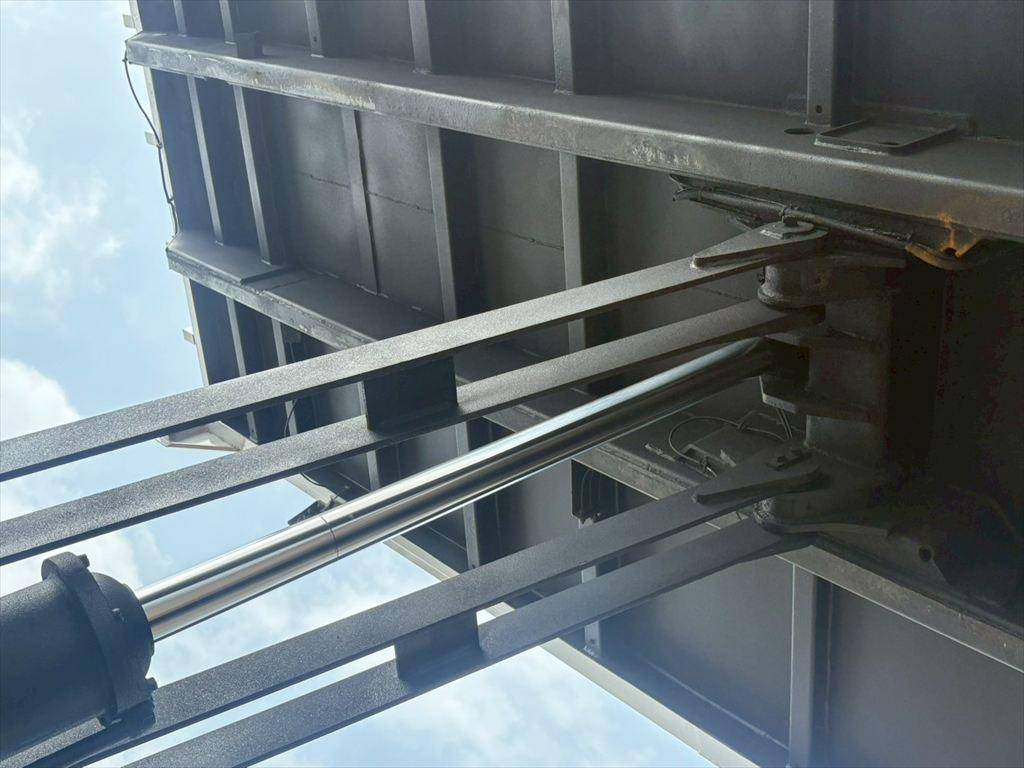 三菱ふそうスーパーグレート深ダンプ（土砂禁ダンプ）大型（10t）[写真13]